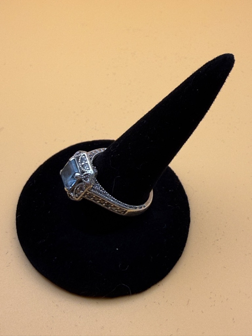 Vintage-Inspired Silver Ring with Aquamarine CZ Stone - Picture 3 of 6